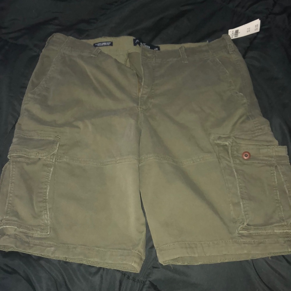 NWT hollister cargo short